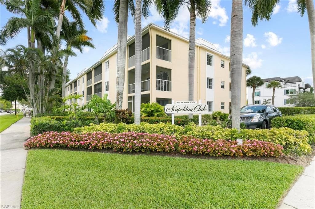 900 8th AVE S 305 NAPLES, FL 34102