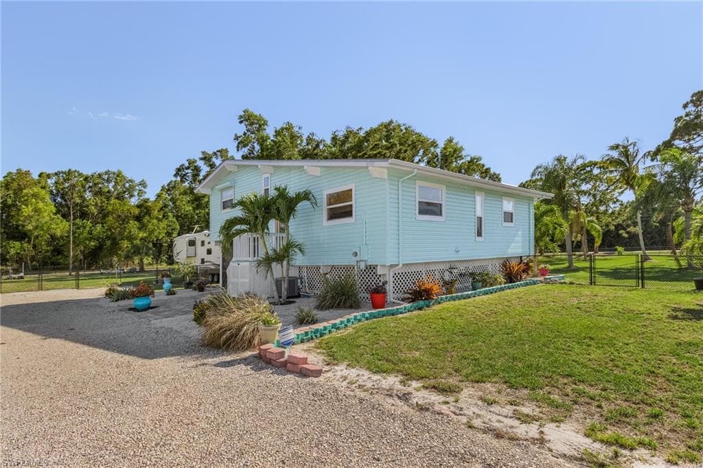 3829 Snowbird LN ST. JAMES CITY, FL 33956