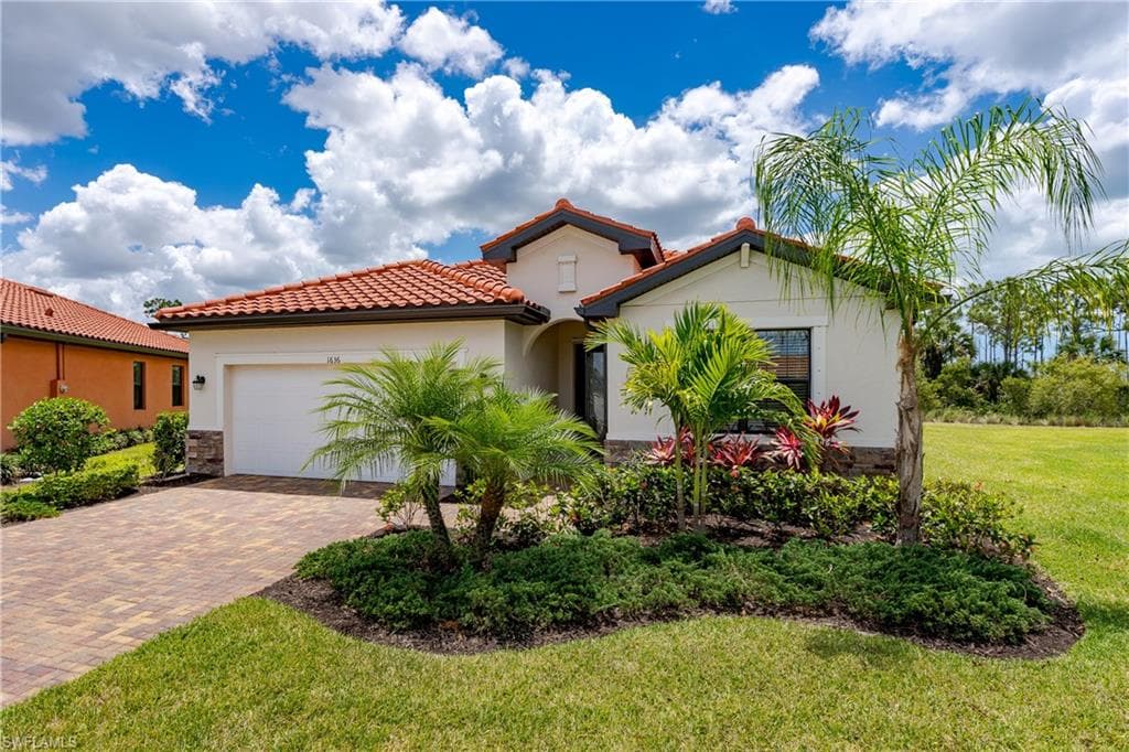 1636 Vizcaya LN NAPLES, FL 34113