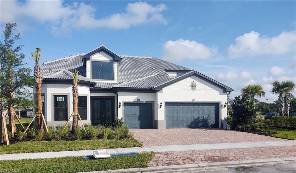 9597 Everglades DR NAPLES, FL 34120