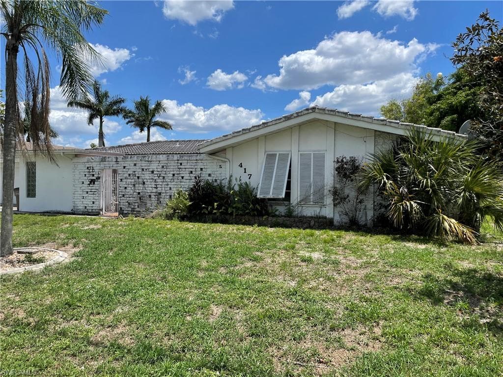 417 SE 11th CT CAPE CORAL, FL 33990