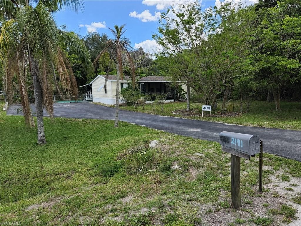 2191 Zoysia LN NORTH FORT MYERS, FL 33917