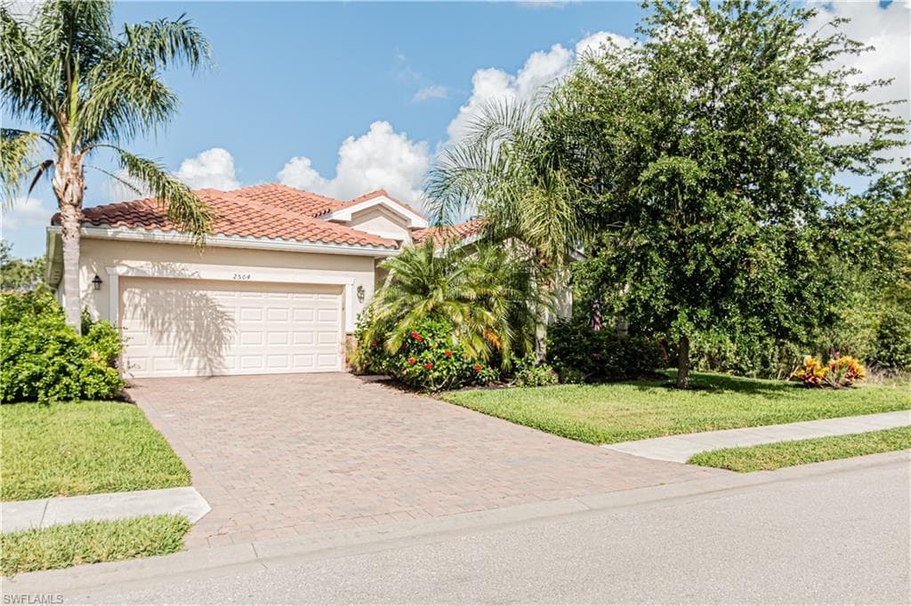 2504 Sawgrass Lake CT CAPE CORAL, FL 33909