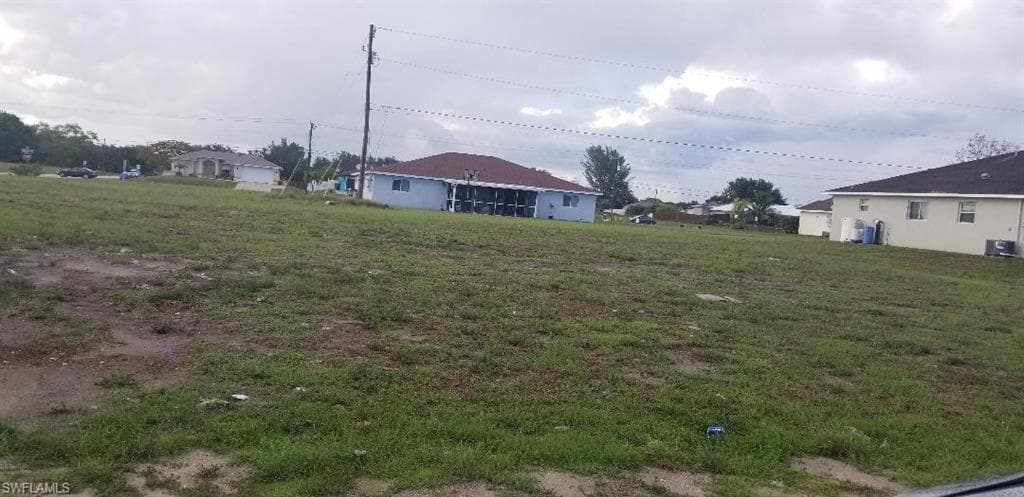 825 NE 15th LN CAPE CORAL, FL 33909