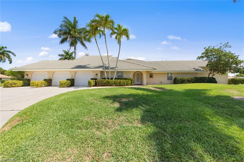 589 Neapolitan WAY NAPLES, FL 34103