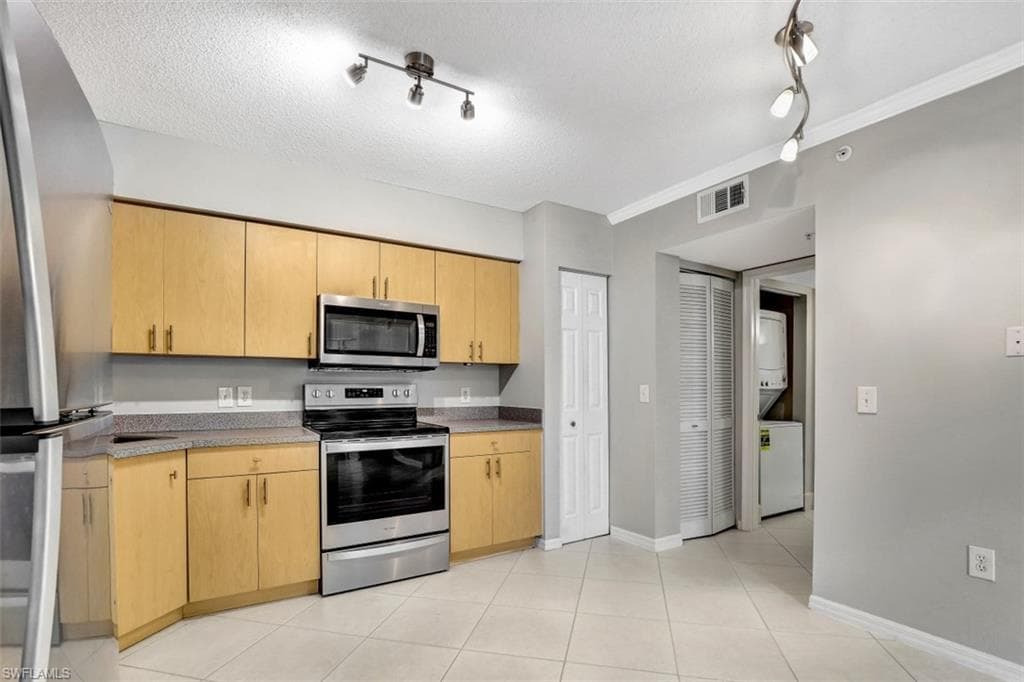 8687 River Homes LN 4209 BONITA SPRINGS, FL 34135