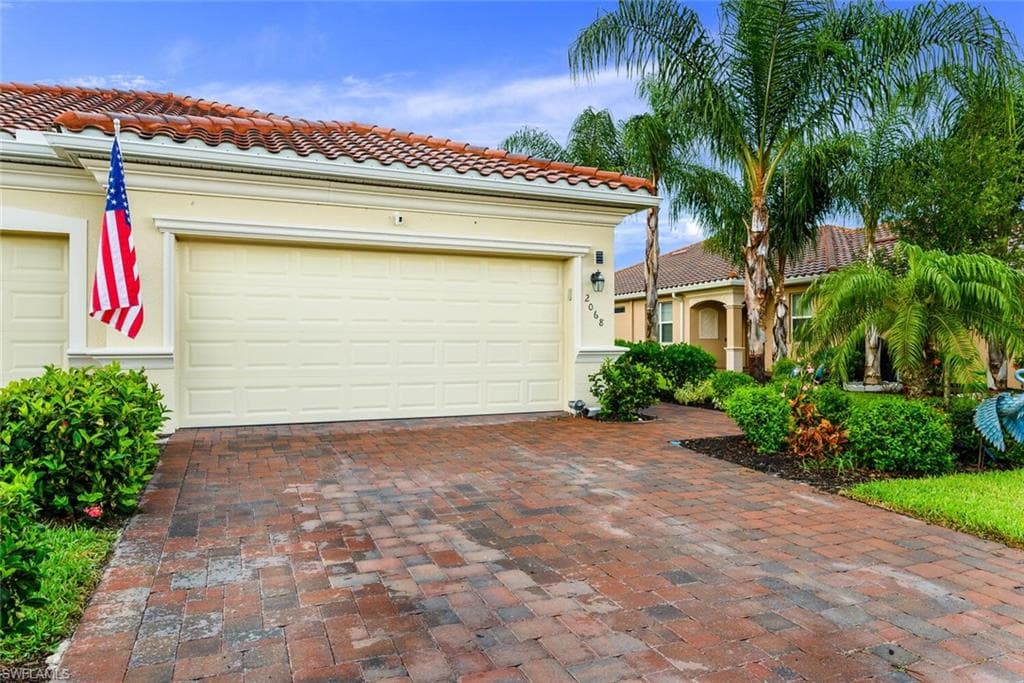 2068 Wellington ST NAPLES, FL 34120