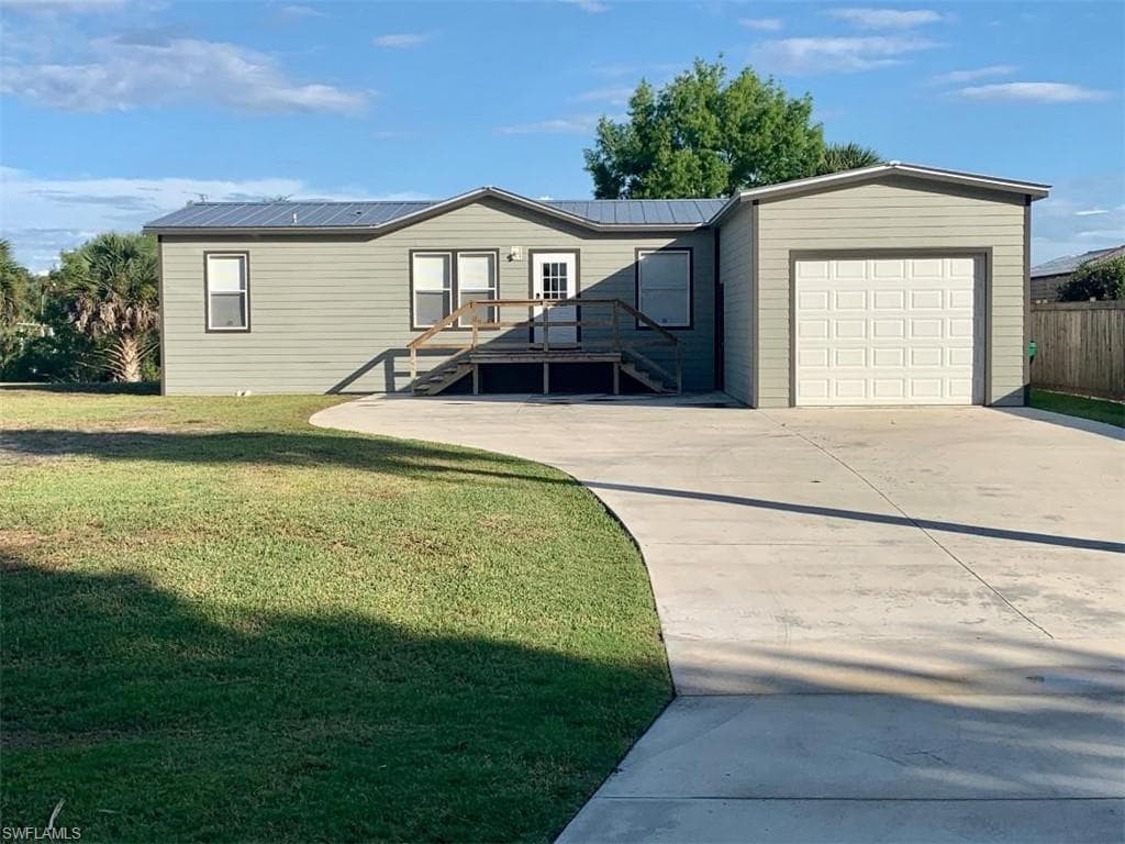 1102 E Miller DR MOORE HAVEN, FL 33471