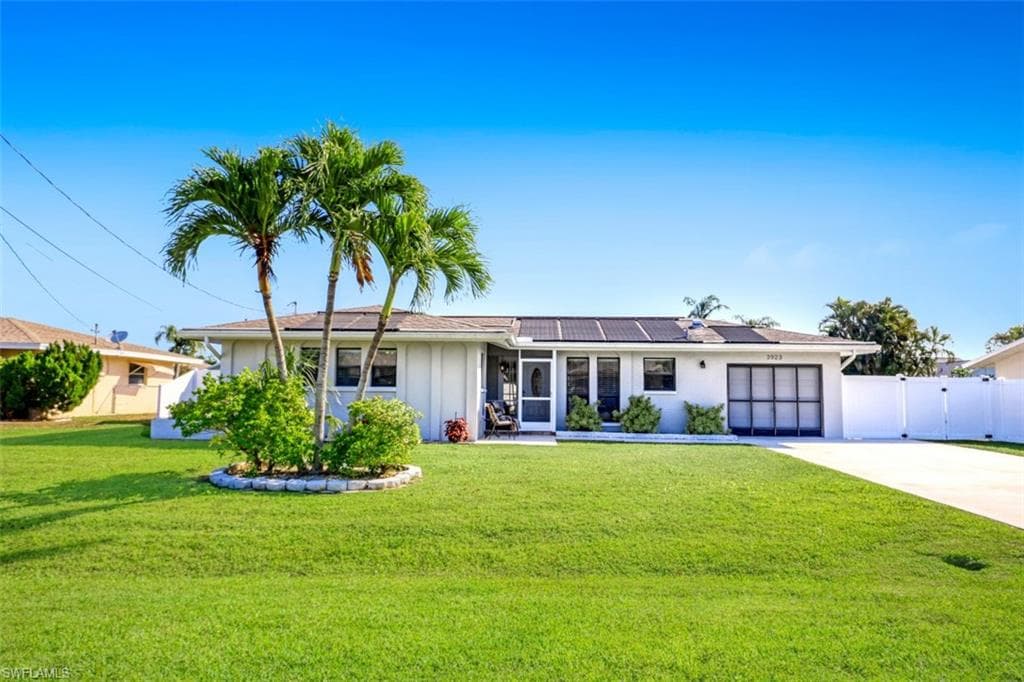 3923 SE 9th CT CAPE CORAL, FL 33904