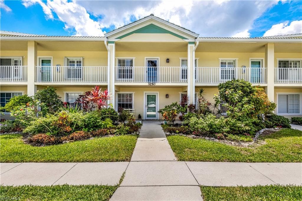 3250 Douglas DR 1-201 NAPLES, FL 34105