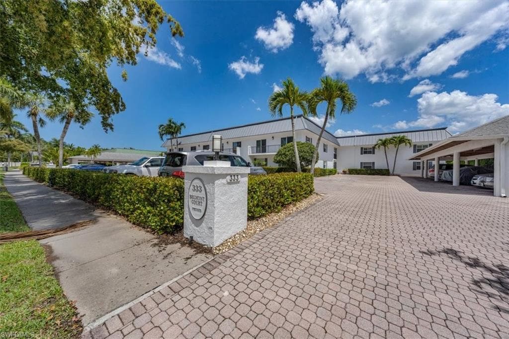 333 Harbour DR 104 NAPLES, FL 34103