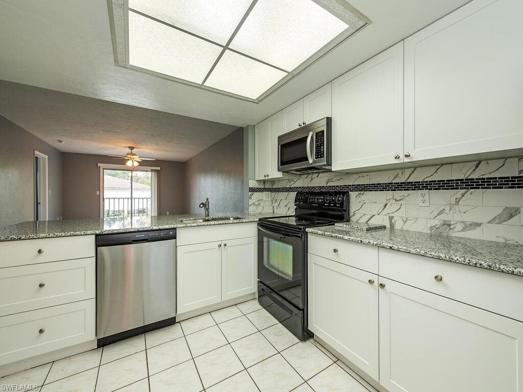 2330 Naples Trace CIR 9-907 NAPLES, FL 34109