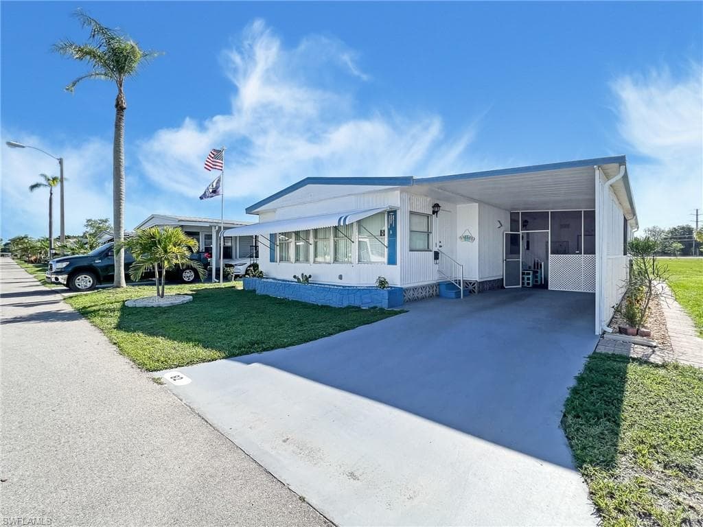 82 Poinsettia DR FORT MYERS, FL 33905
