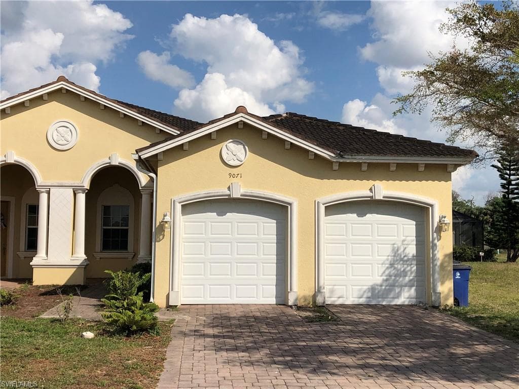 9071 Leatherwood LOOP LEHIGH ACRES, FL 33936