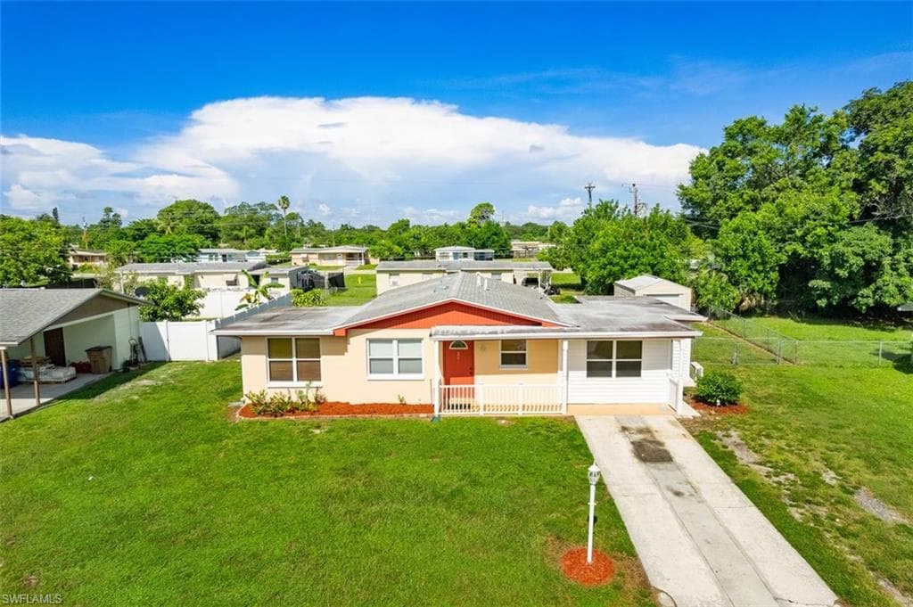 21 Alcala AVE LEHIGH ACRES, FL 33936