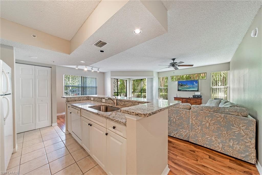 8960 Colonnades CT E 911 BONITA SPRINGS, FL 34135