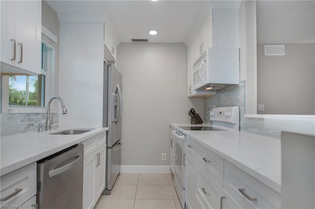 221 Cypress WAY E 101 NAPLES, FL 34110