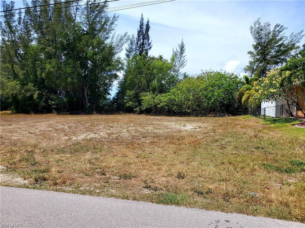 2112 SW 15th AVE CAPE CORAL, FL 33991