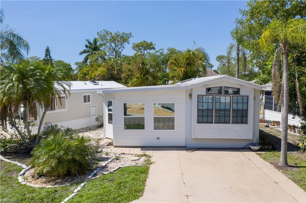 10928 BROWN PELICAN CIR ESTERO, FL 33928