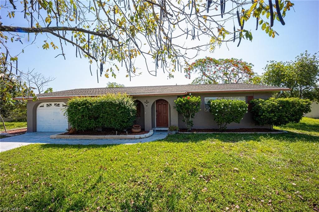112 Contee DR LEHIGH ACRES, FL 33936