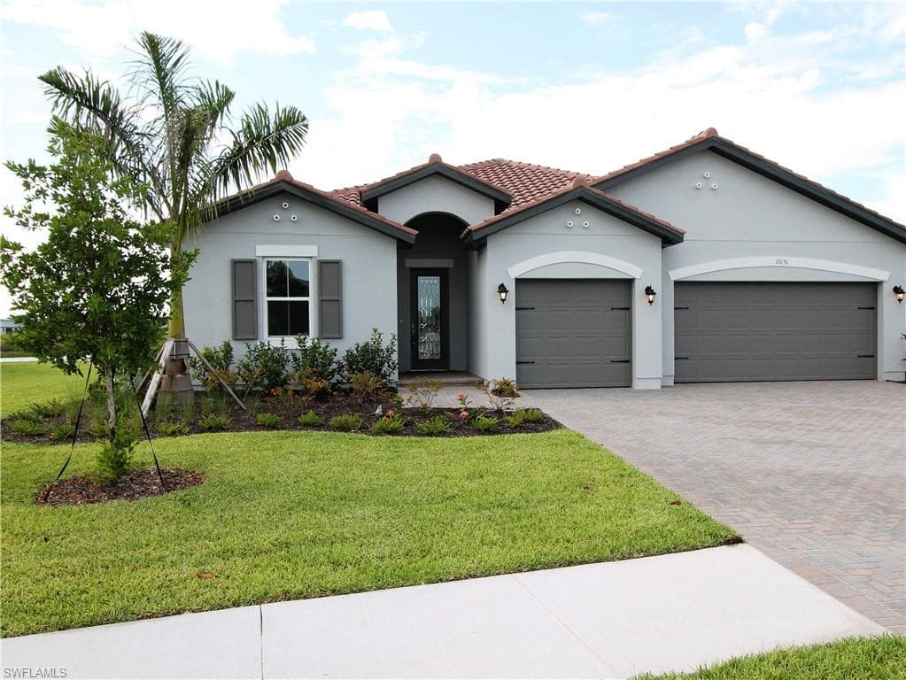 2051 Grove DR NAPLES, FL 34120