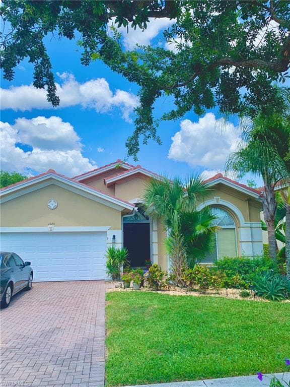 1925 Par DR NAPLES, FL 34120