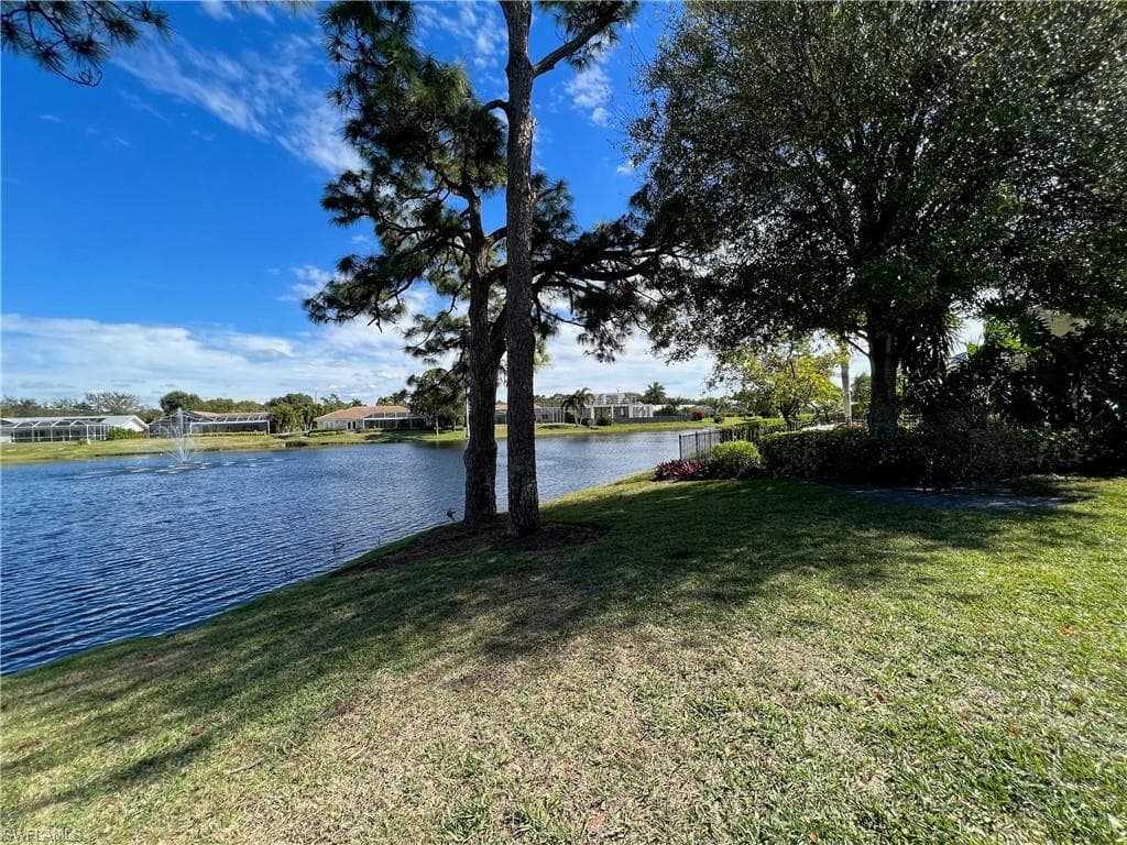527 Devils LN NAPLES, FL 34103