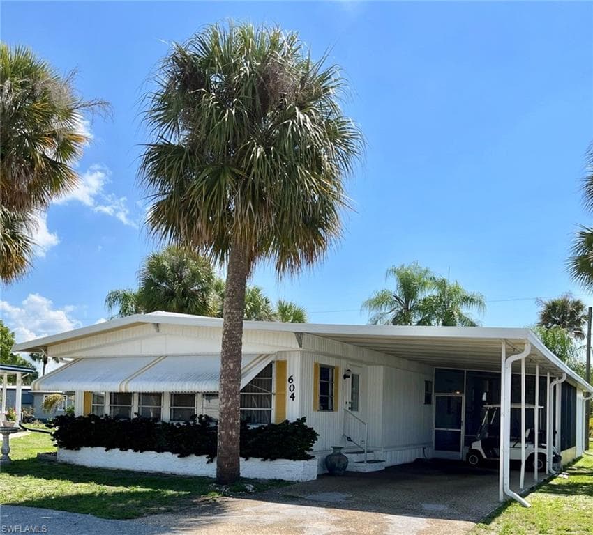 604 Sand Lake CT NORTH FORT MYERS, FL 33917