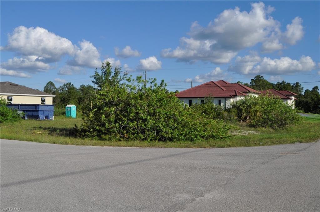 3833 21st ST W LEHIGH ACRES, FL 33971