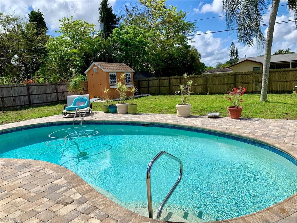 158 Mentor DR NAPLES, FL 34110