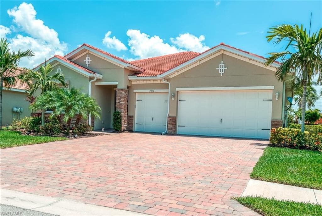 2893 Sunset Pointe CIR CAPE CORAL, FL 33914