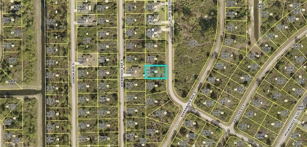 562 Silver AVE S LEHIGH ACRES, FL 33974