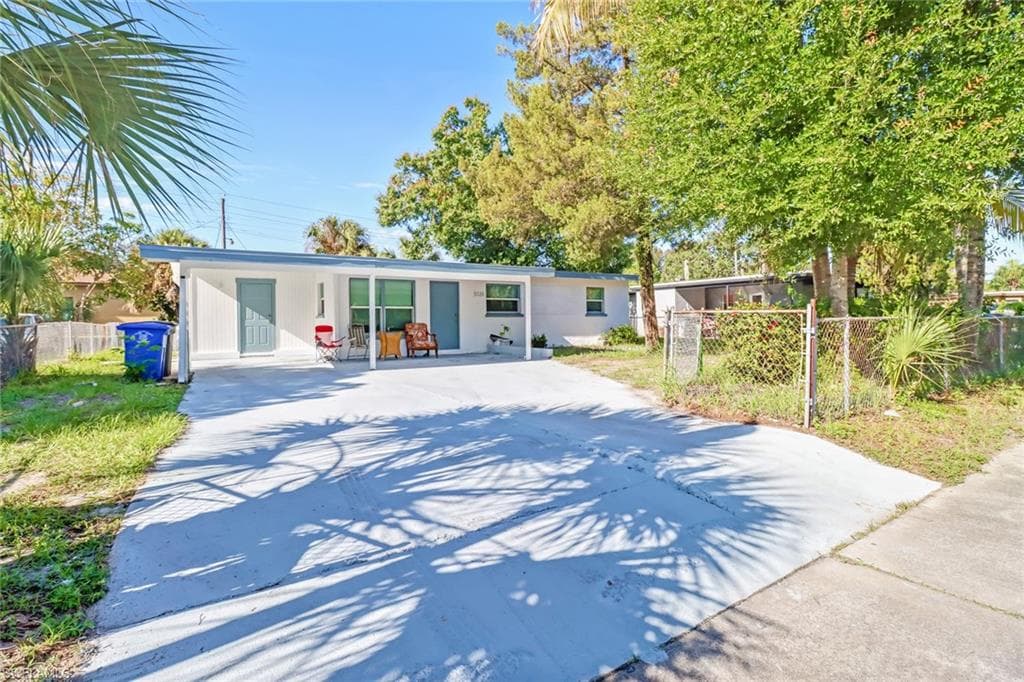 3026 Second ST FORT MYERS, FL 33916