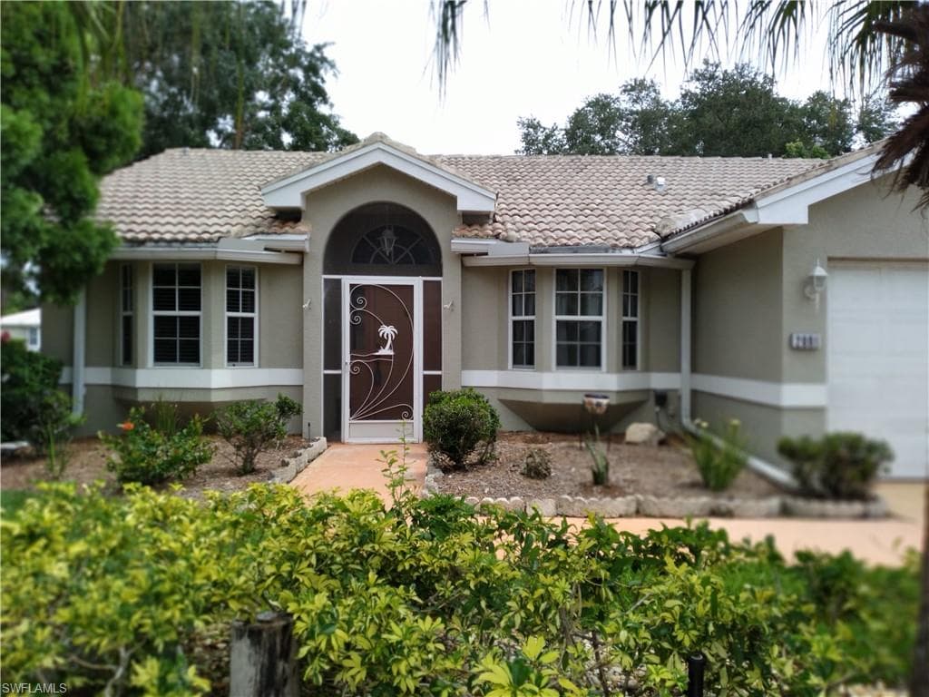 2001 Corona Del Sire DR NORTH FORT MYERS, FL 33917