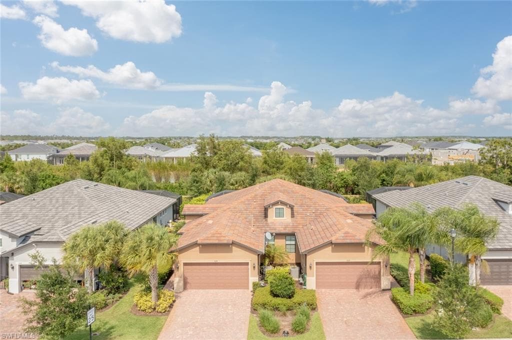 7678 Jacaranda LN NAPLES, FL 34114