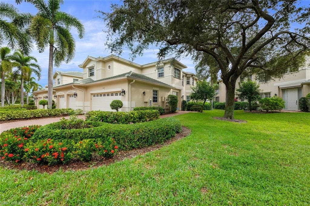 616 Vintage Reserve LN 26-D NAPLES, FL 34119