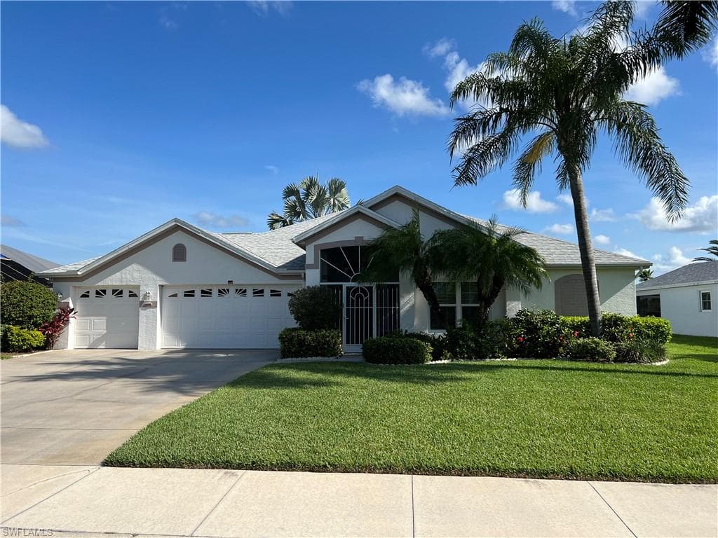 18301 Plumbago CT LEHIGH ACRES, FL 33972