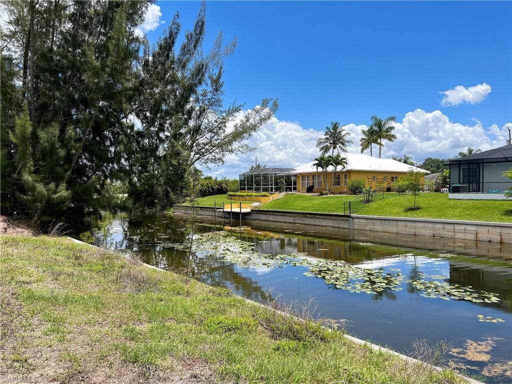 162 SE 15th TER CAPE CORAL, FL 33990