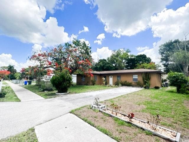 2971 Montclaire AVE FORT MYERS, FL 33901