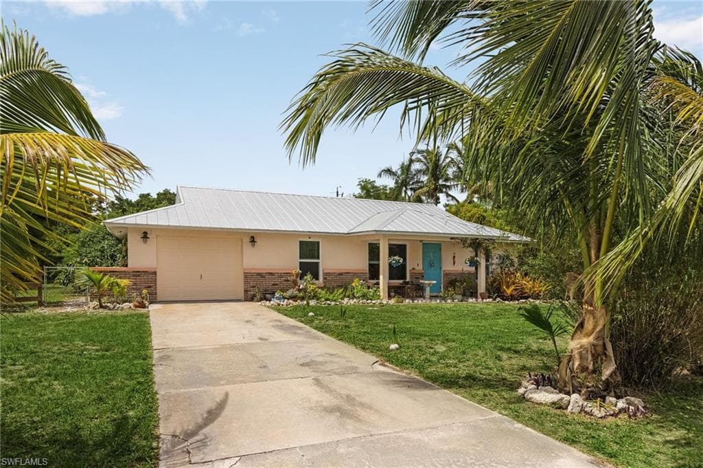 5800 Cubles DR BOKEELIA, FL 33922