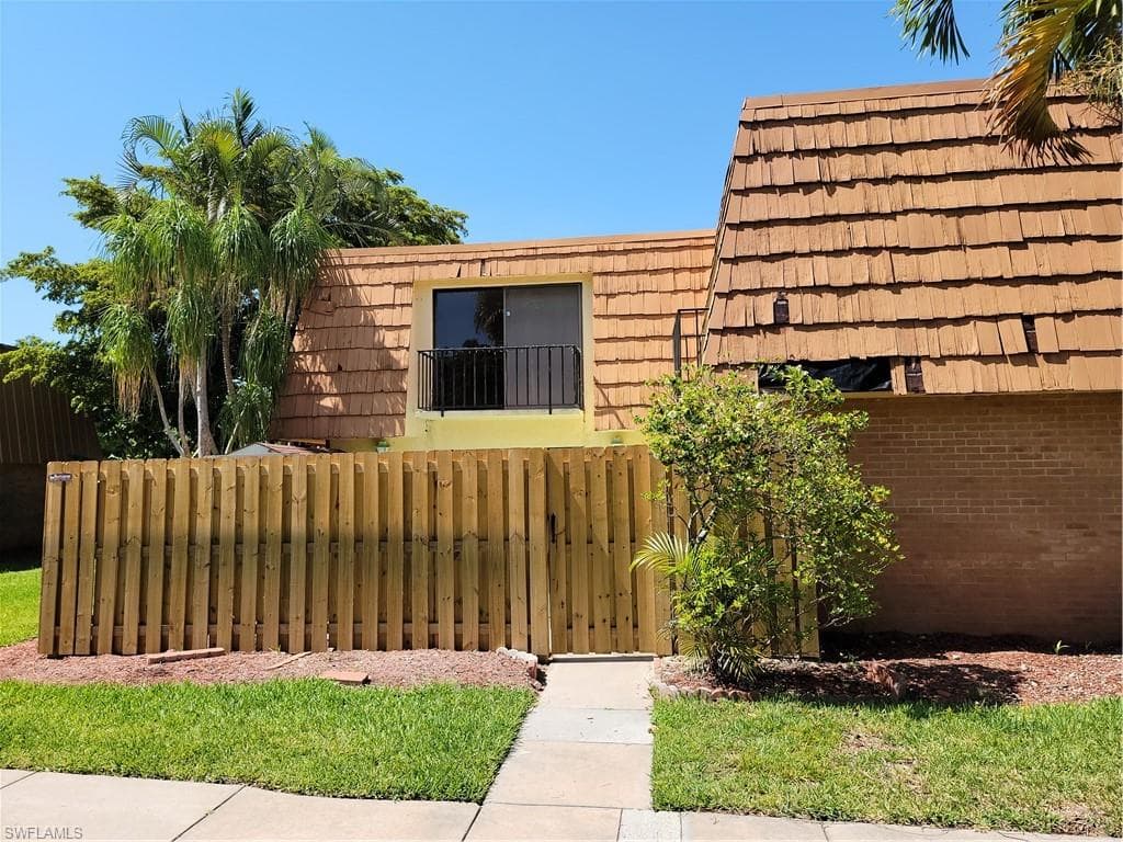 1718 Park Meadows DR 3 FORT MYERS, FL 33907