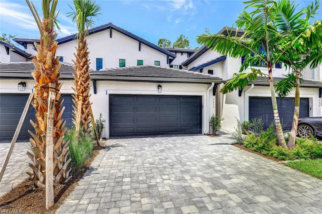 7658 Rockefeller DR NAPLES, FL 34119