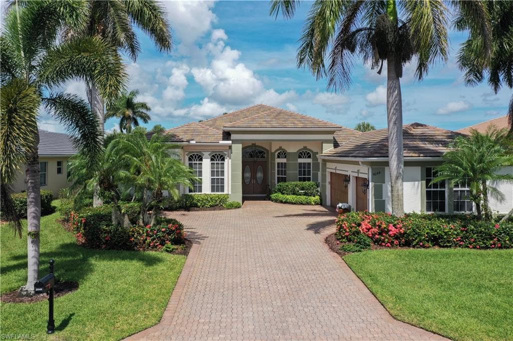 5044 Cerromar DR NAPLES, FL 34112