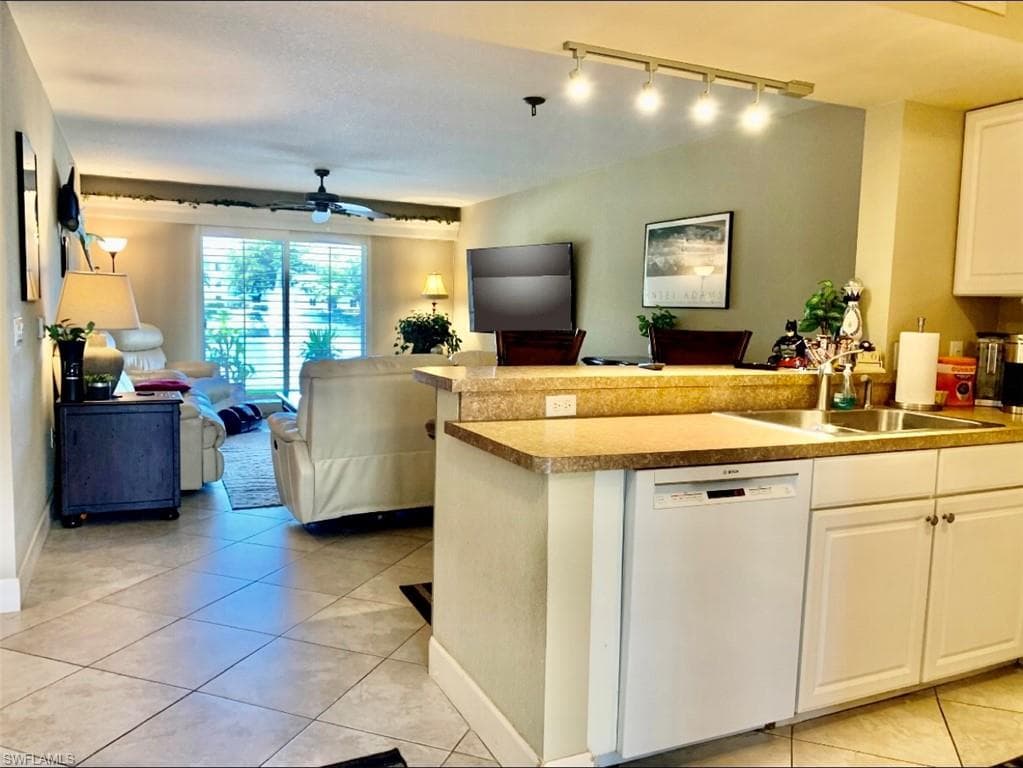 8287 Key Royal LN 1514 NAPLES, FL 34119