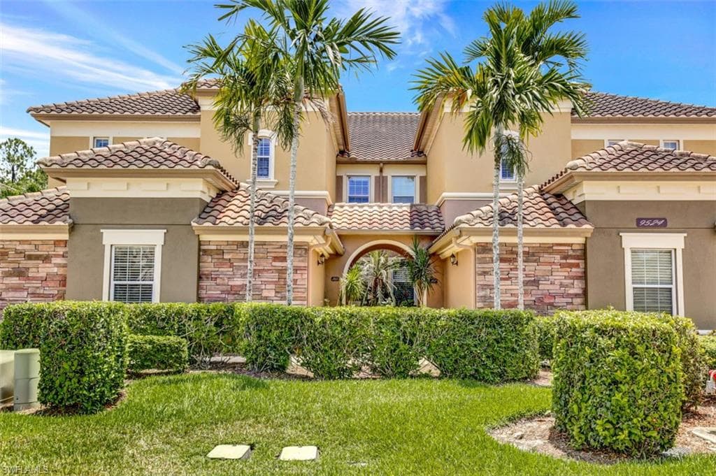 9524 Ironstone TER 6-201 NAPLES, FL 34120