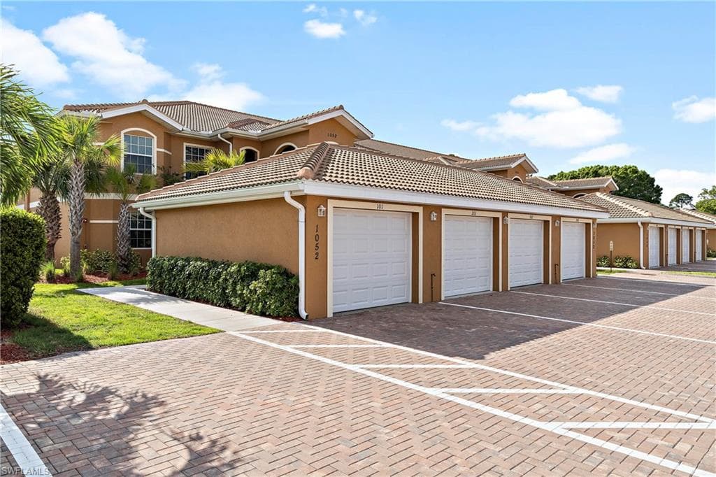 1052 Winding Pines CIR 201 CAPE CORAL, FL 33909