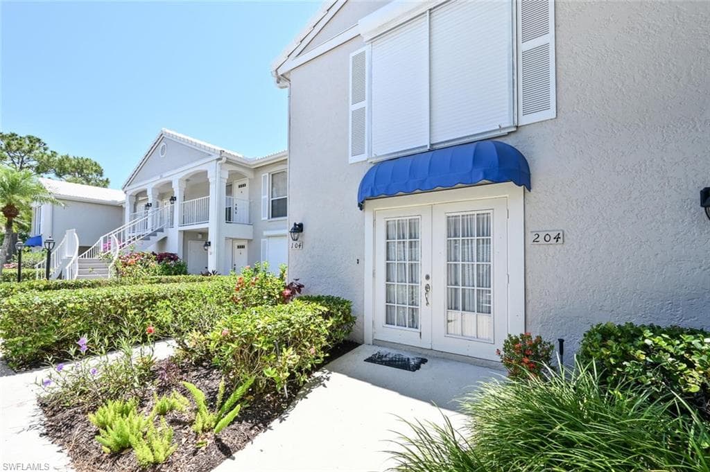 881 Gulf Pavilion DR 204 NAPLES, FL 34108