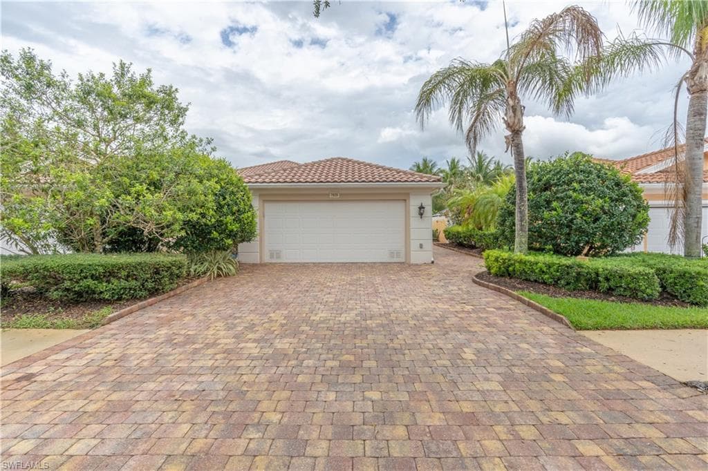 7625 Rozzini LN NAPLES, FL 34114