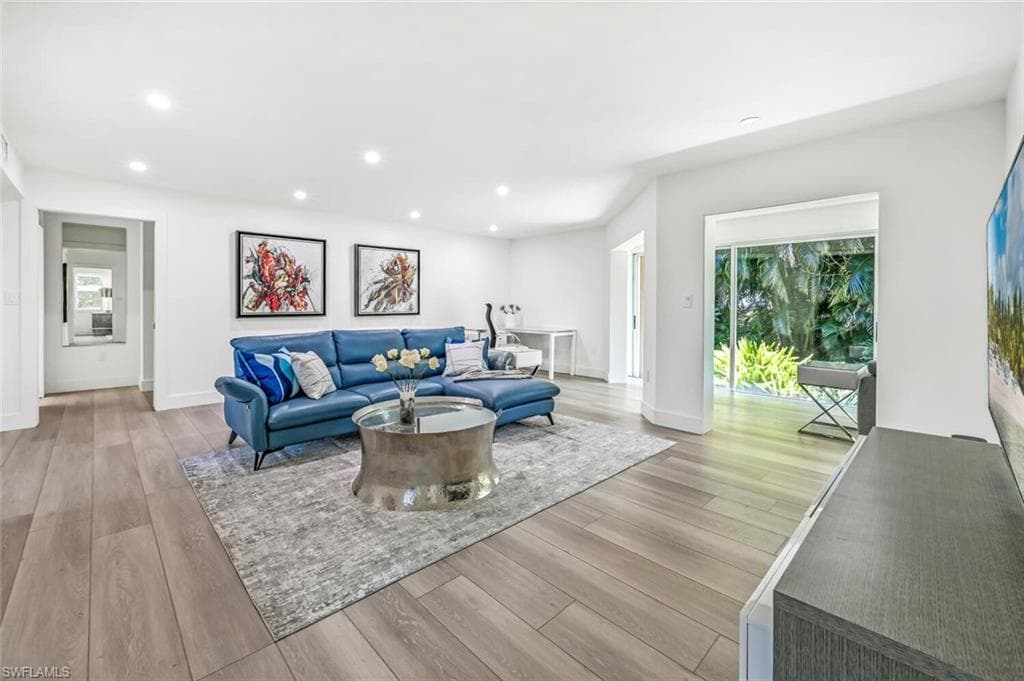 3200 BINNACLE DR S F2 NAPLES, FL 34103