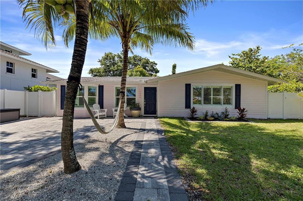 1129 8th TER N NAPLES, FL 34102